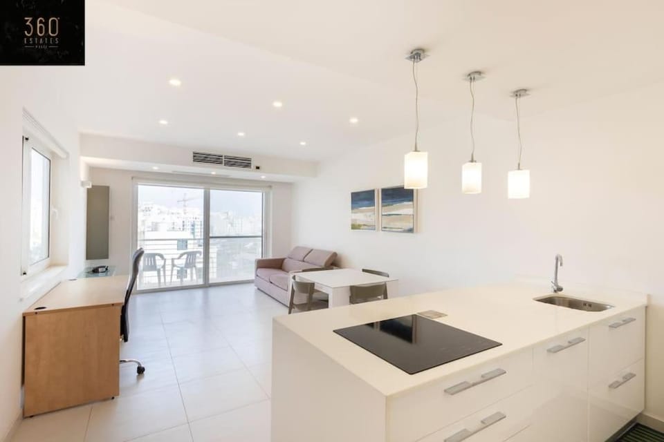 Seating area, Dining area, minibar