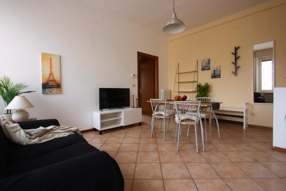 TV and multimedia, Living room, Dining area