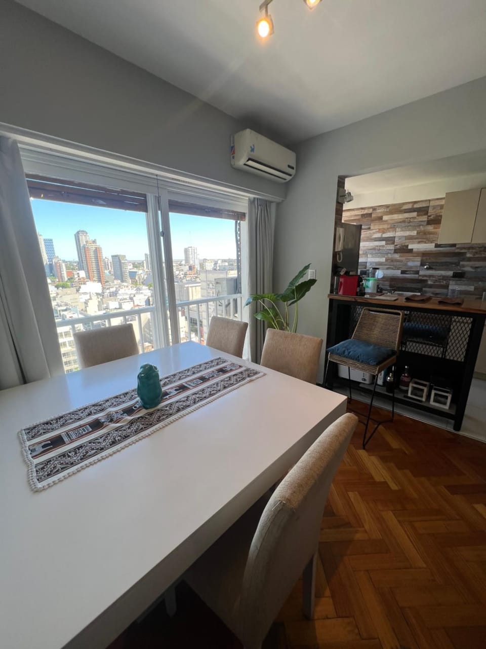 Kitchen or kitchenette, Dining area, air conditioner