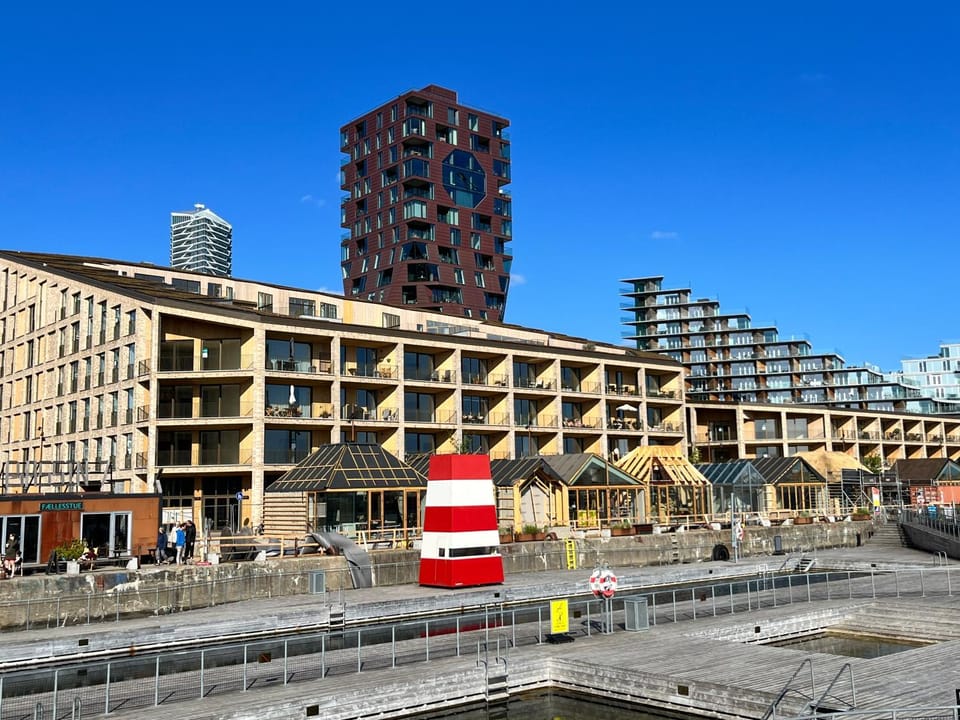 Apartment directly to seafront of Bassin 7 with big balcony and free parking Apartment in Aarhus