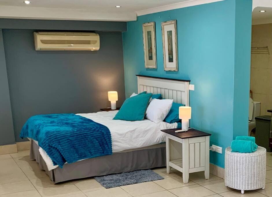 Bed, air conditioner