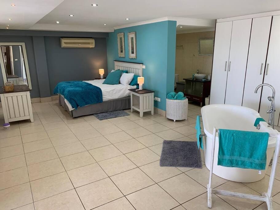 Bathroom, Photo of the whole room, Bedroom, air conditioner