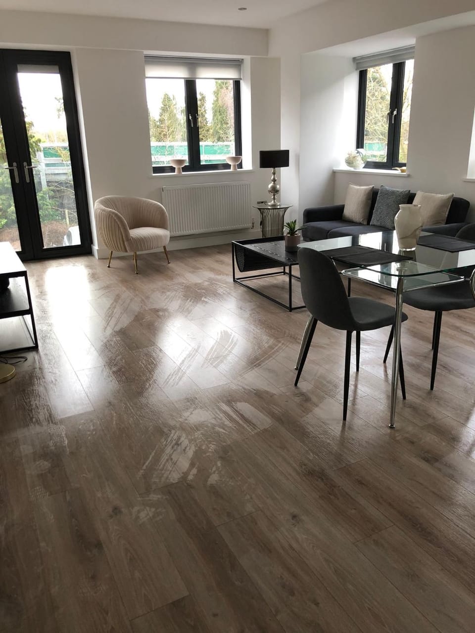 Brand new luxury apartment with free parking and gym Apartment in Shirley