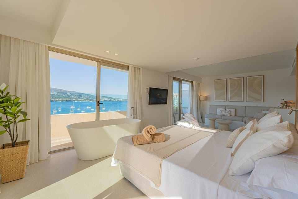 Bed, Sea view, Bath