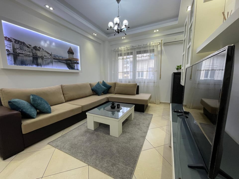 TV and multimedia, Living room, Seating area, air conditioner