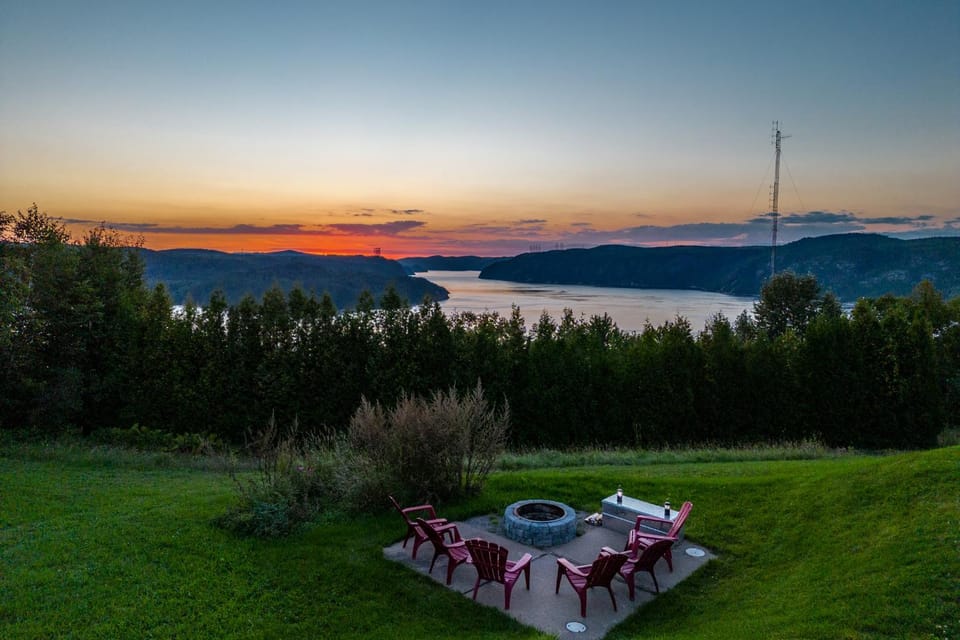 4-MontFJORD - Chalets, vue spectaculaire et SPA -ChantaFJORD #4 House in Quebec