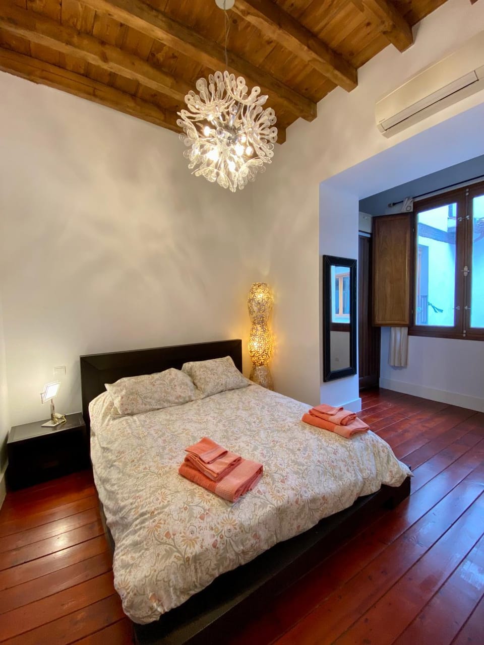 Bed, Photo of the whole room, Bedroom, internet, storage, towels, wardrobe, air conditioner