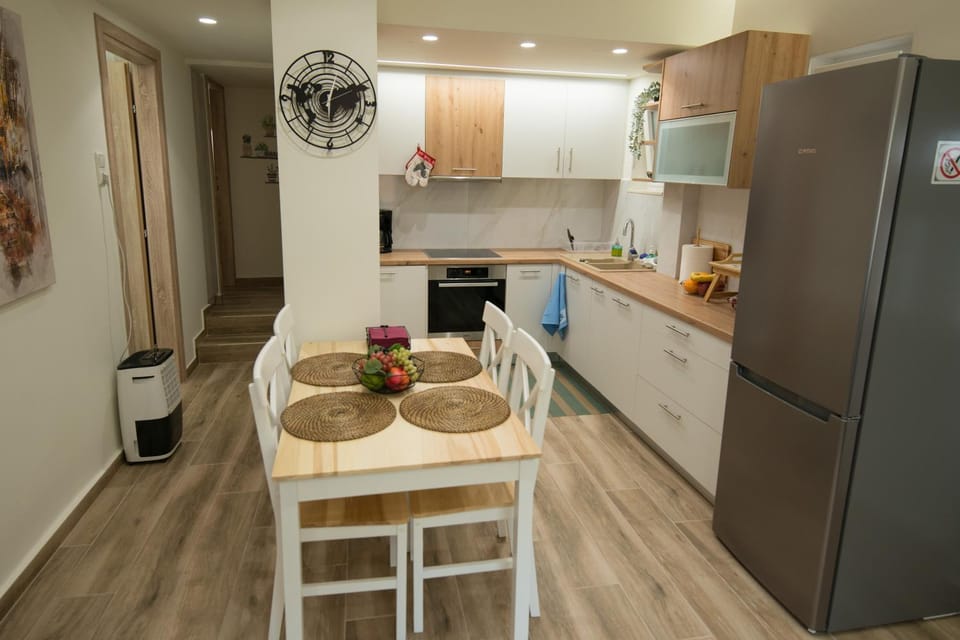 Kitchen or kitchenette, Dining area, dishwasher, pet friendly, kitchen