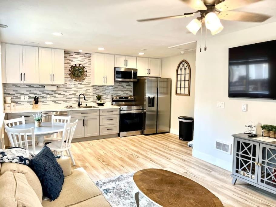 Guest Suites 1998 #1 - Charming 1 bedroom 1 bath Suite Apartment in Idaho Falls