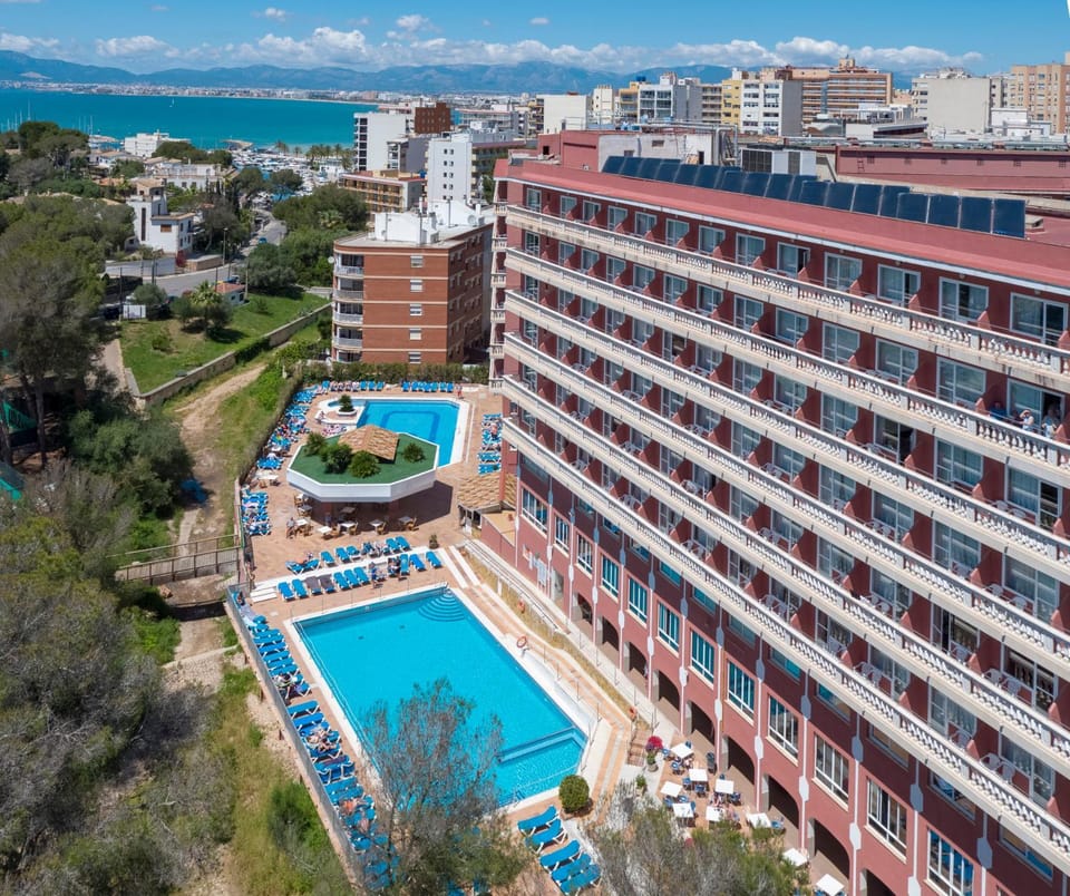 Facade/entrance, Bird's eye view, Pool view, Sea view