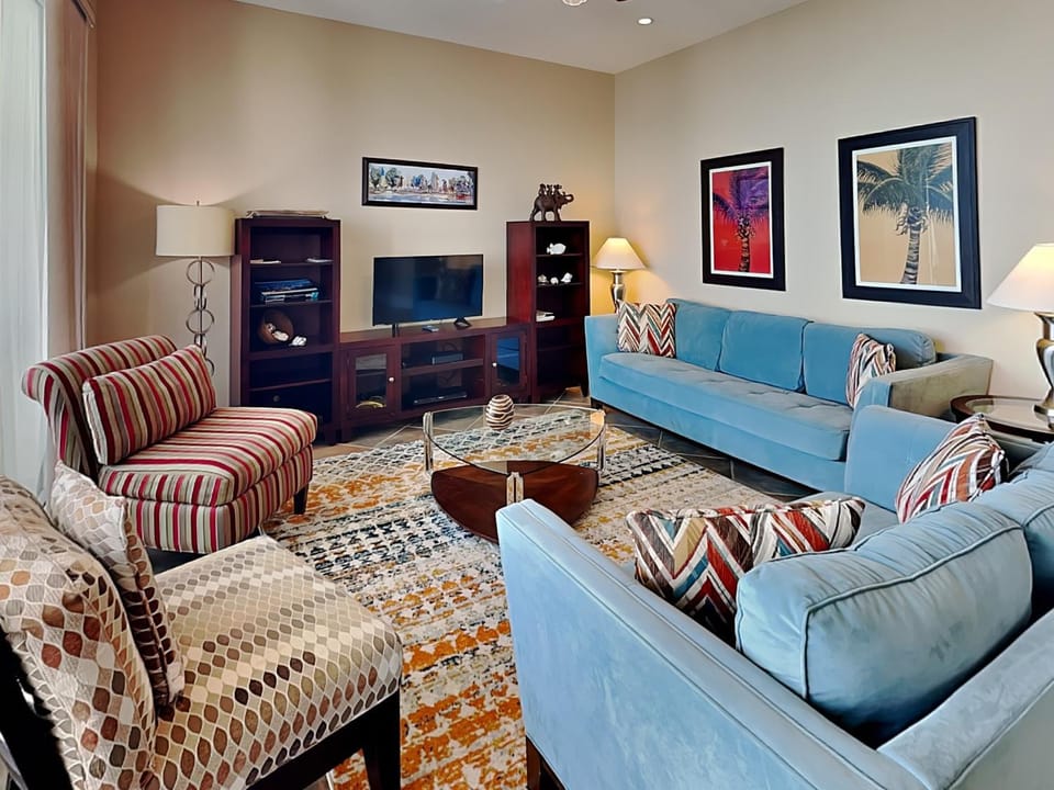 TV and multimedia, Living room, Seating area, furniture