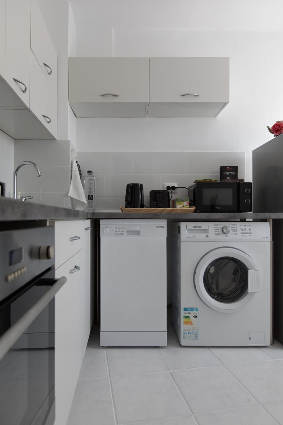 Kitchen or kitchenette, dishwasher, minibar, washing machine