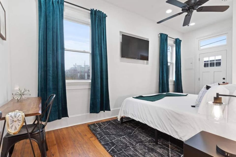 2BR Creole retreat w kitchen & parking House in New Orleans
