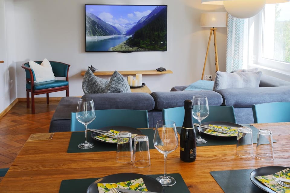 Living room, Dining area