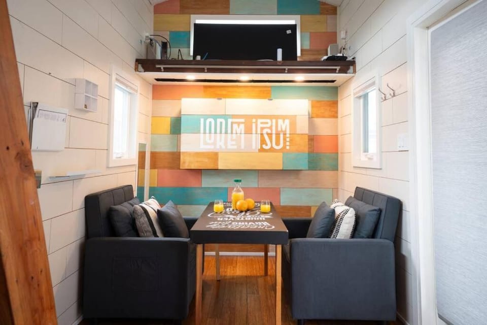 TV and multimedia, Living room, Seating area, Dining area