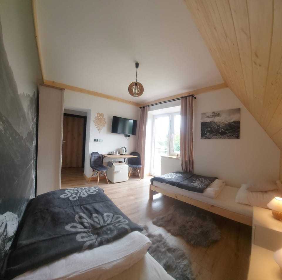Bed, TV and multimedia, Photo of the whole room