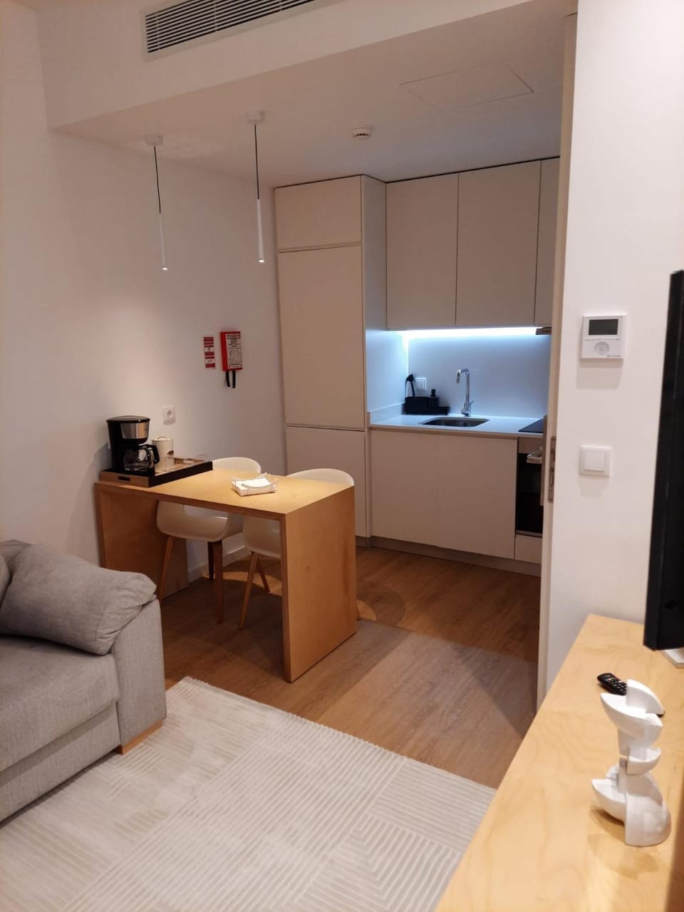 Coffee/tea facilities, Kitchen or kitchenette, Living room, Dining area, minibar