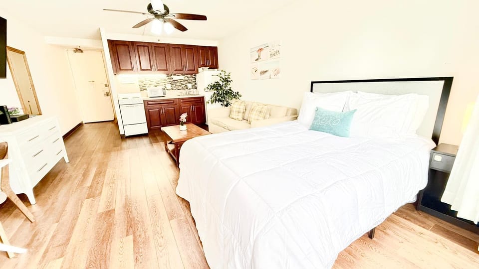 Free parking Comfy central Waikiki Apartment hotel in Honolulu