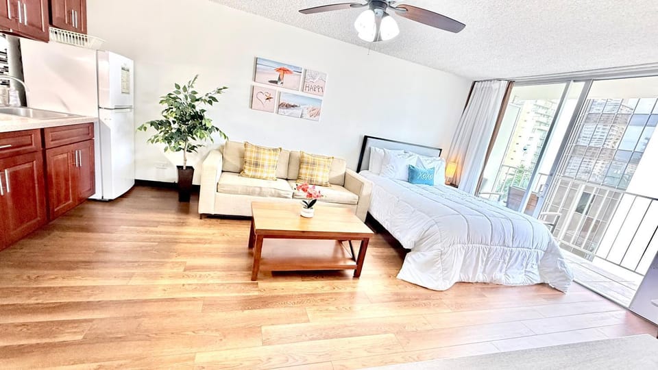 Free parking Comfy central Waikiki Apartment hotel in Honolulu