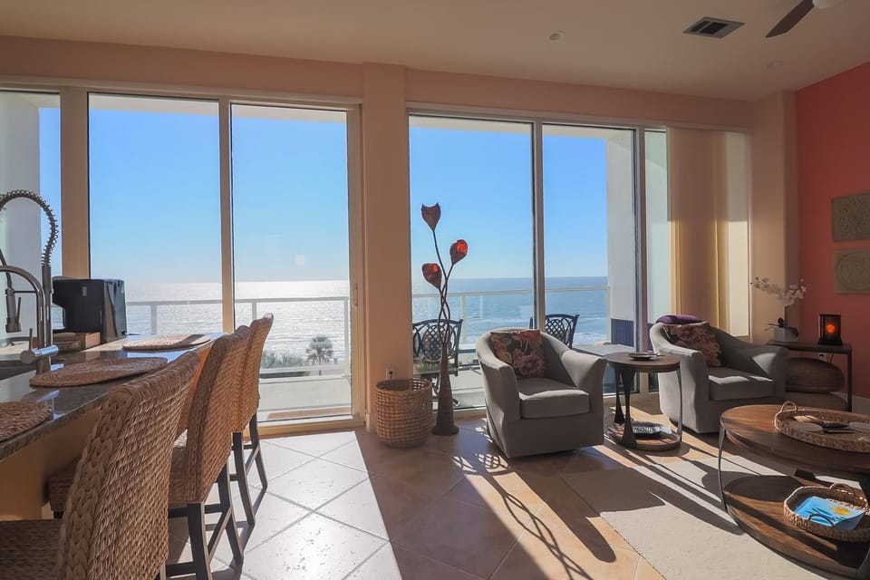 Western Waves Dreamy Diamond Beach Condo - Mind-blowing Views Amenities Apartment in Diamond Beach