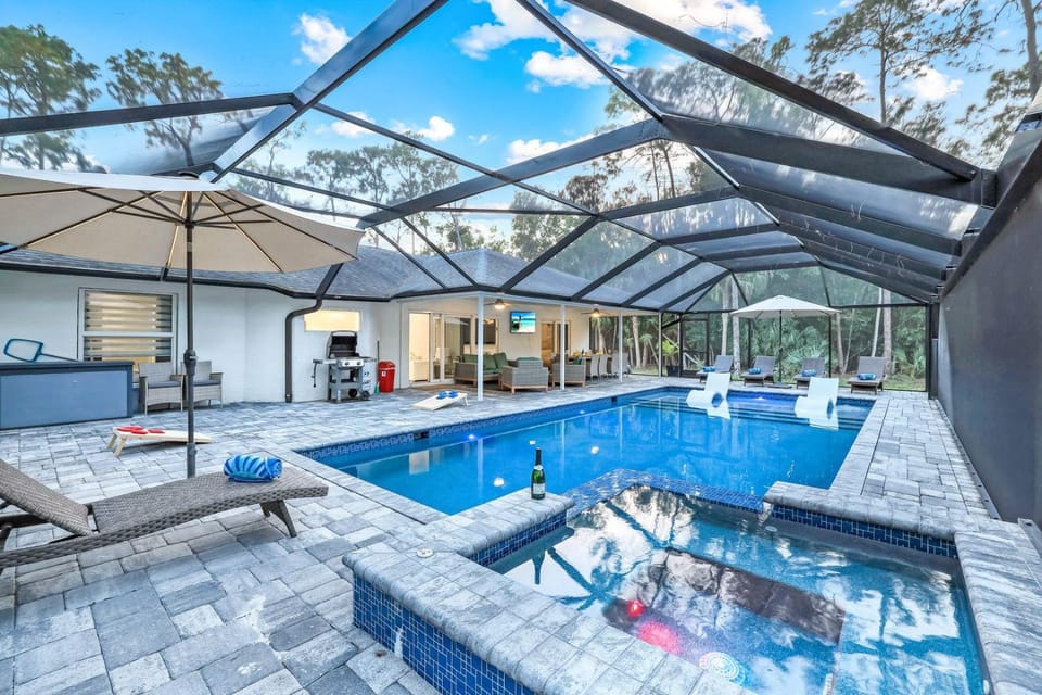 Patio, Day, Natural landscape, Seating area, Pool view, Pool view, Swimming pool, Swimming pool, sunbed