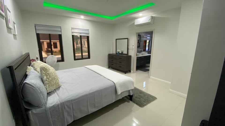 Bed, Photo of the whole room, Bedroom, air conditioner