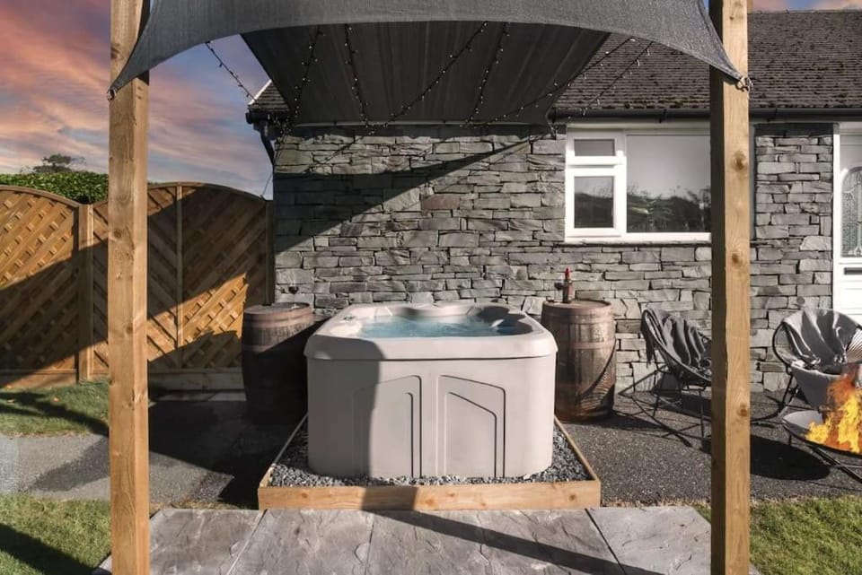 Day, Hot Tub