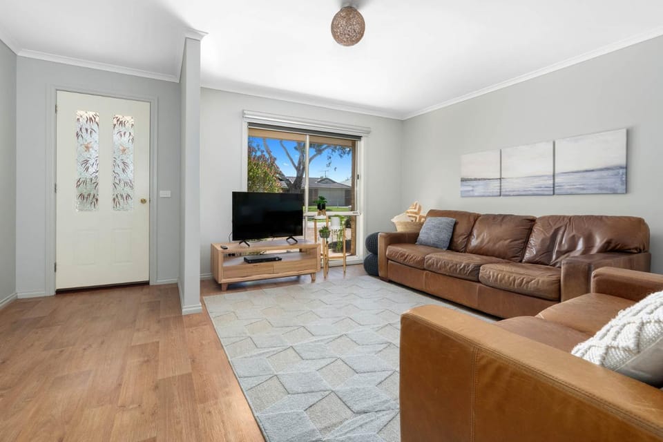 Communal lounge/ TV room, TV and multimedia, Living room, Seating area