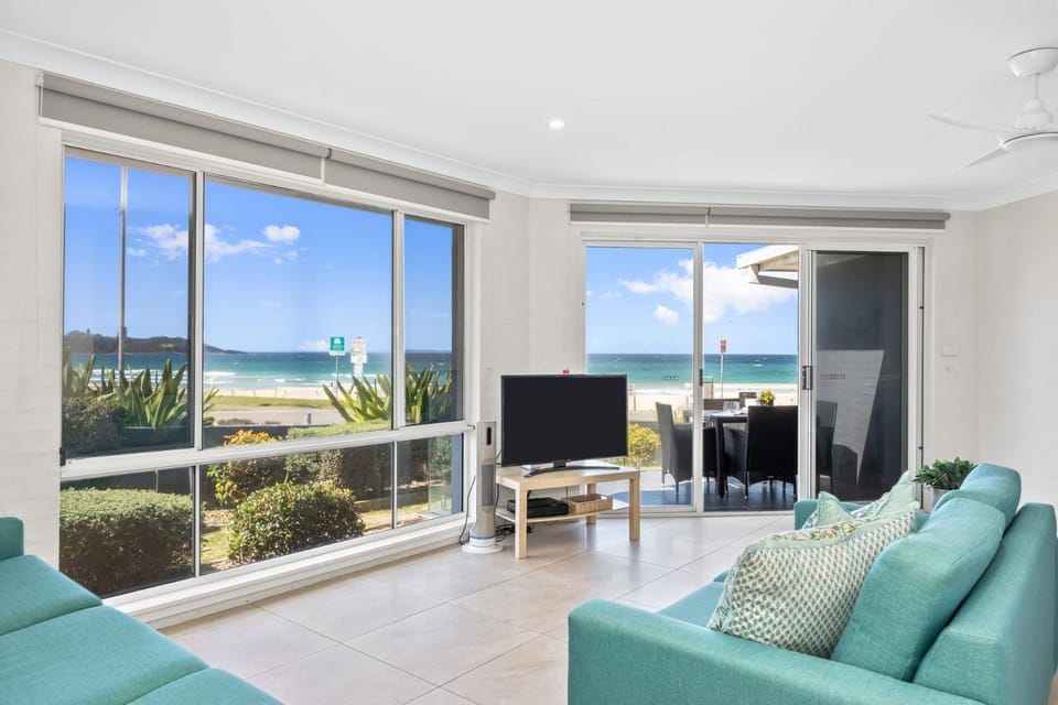 TV and multimedia, Living room, Beach, Sea view