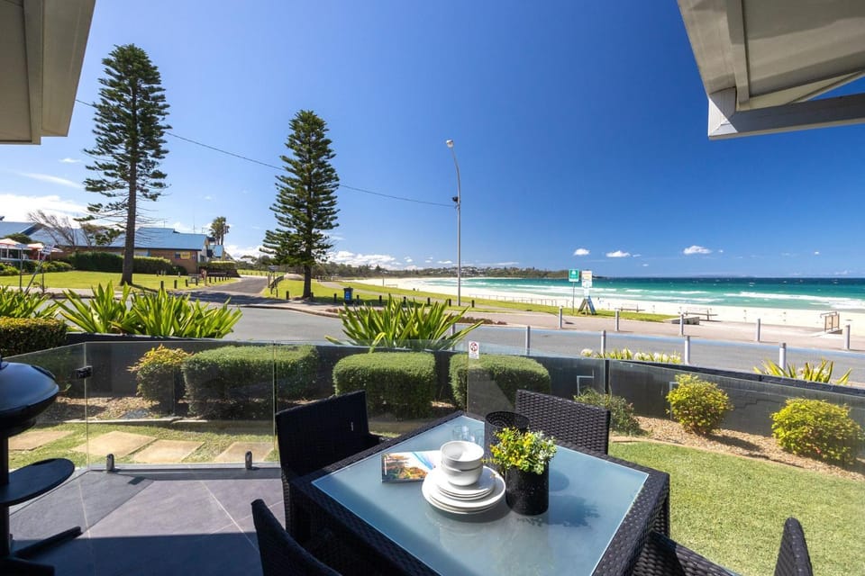 Natural landscape, View (from property/room), Balcony/Terrace, Balcony/Terrace, Seating area, Beach, Sea view