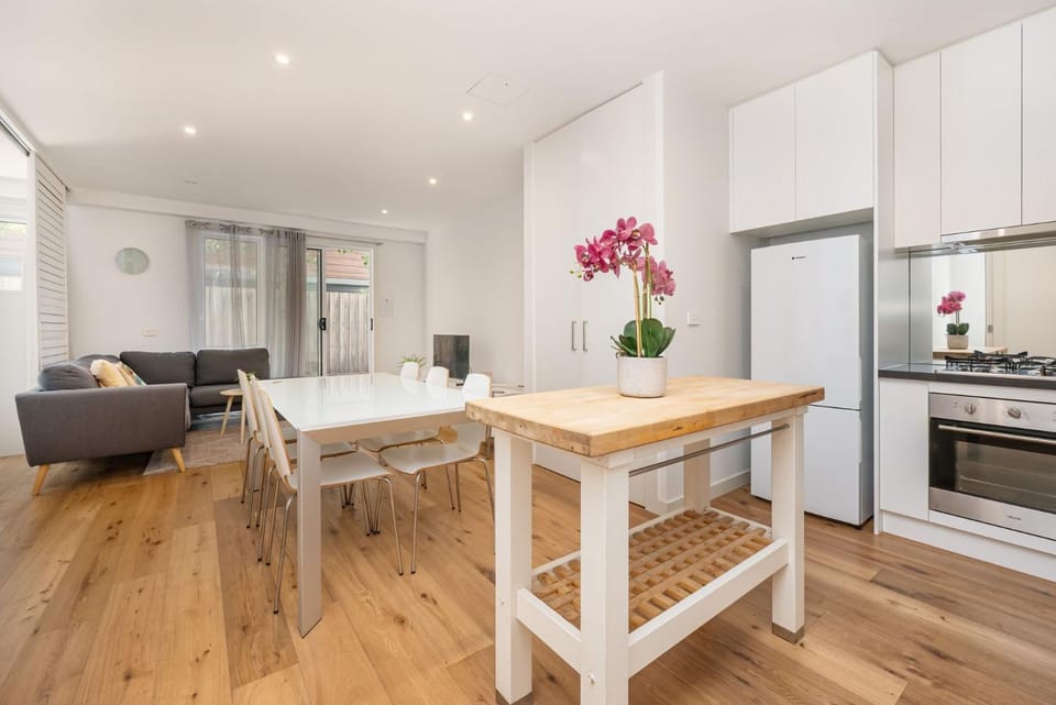 Convenience and Comfort in Carnegie House in Melbourne