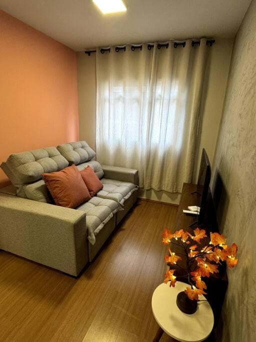 CONDOMÍNIO SOLAR DI LUCCA lindo apartamento com AR CONDICIONADO e próximo a UEL Apartment in Londrina