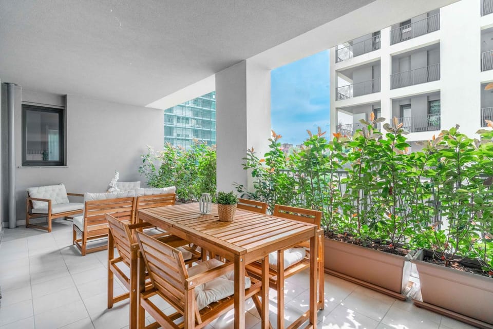 View (from property/room), Balcony/Terrace, Seating area, Dining area, Garden view