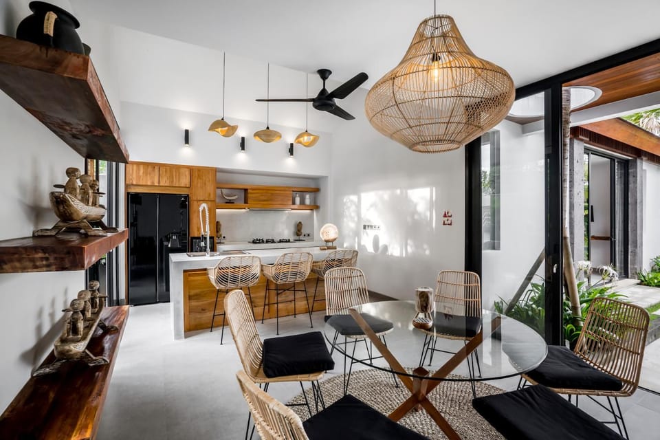 Coffee/tea facilities, Kitchen or kitchenette, Living room, Seating area, Dining area, oven, stove