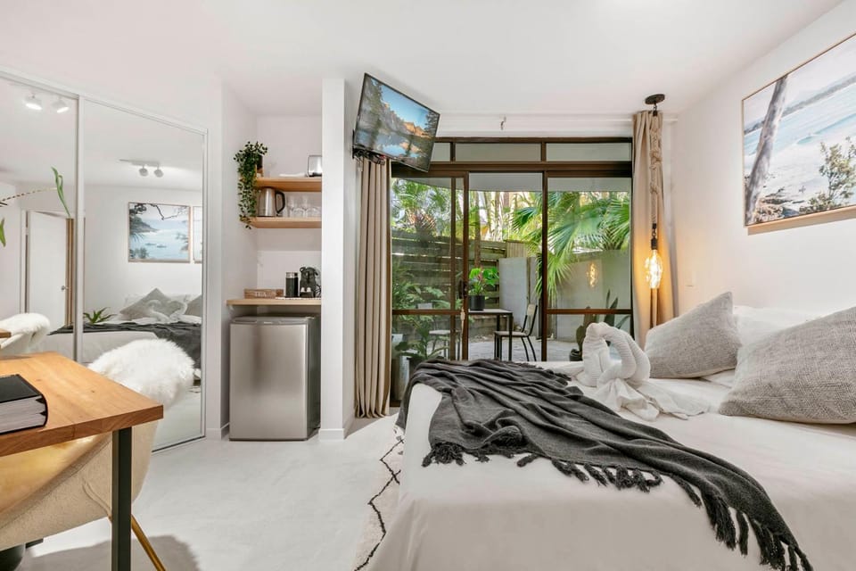 Naousa Private Beach Bungalow Apartment in Noosa Heads
