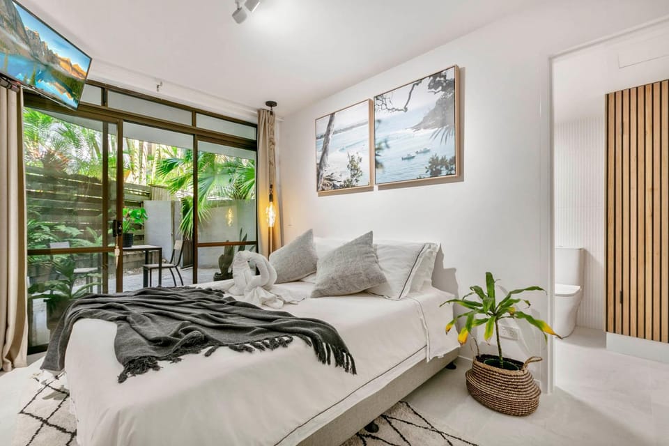 Naousa Private Beach Bungalow Apartment in Noosa Heads