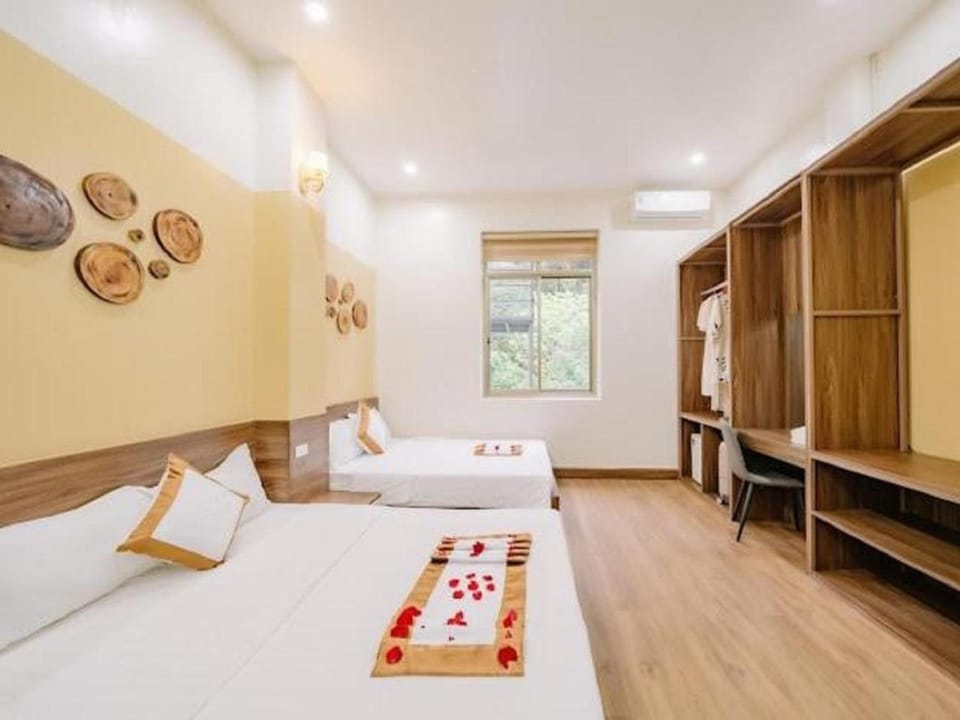 Bed, Photo of the whole room, Bedroom, towels, wardrobe, air conditioner