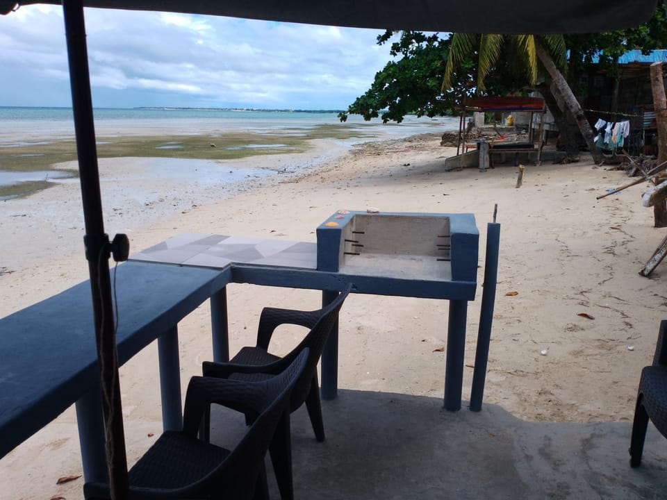 Little Sanity Beach house House in Central Visayas