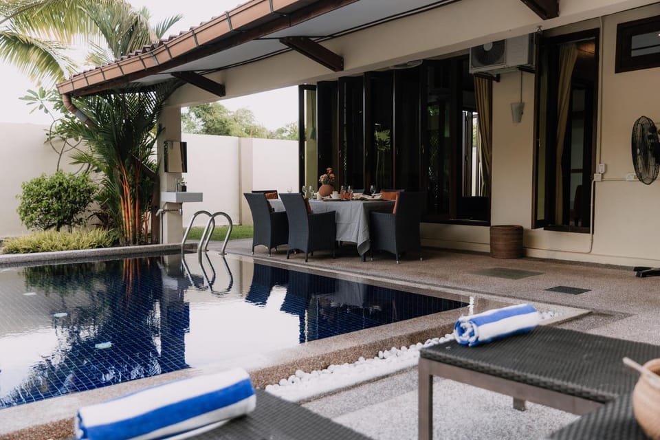 Day, Natural landscape, Garden, Swimming pool, sunbed