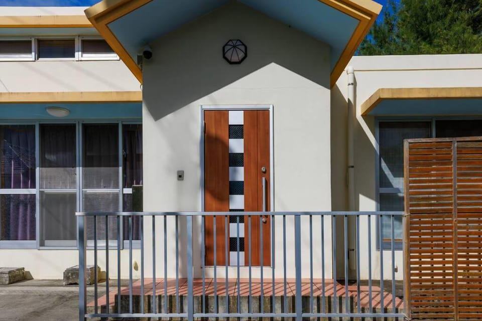 1棟貸切ホテルKanasa 最大12名まで宿泊可能 海と緑に囲まれたプライベートハウス House in Okinawa Prefecture