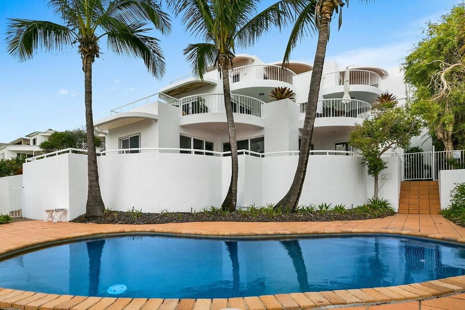 Property building, Swimming pool, Swimming pool