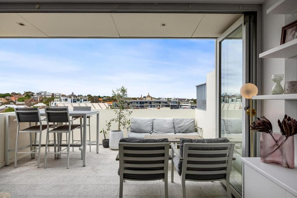 Sandy@Village - newly renovated + bay views Apartment in Melbourne