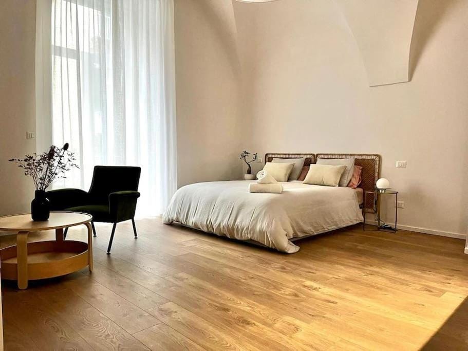 La finestra su Chiaia Apartment in Naples