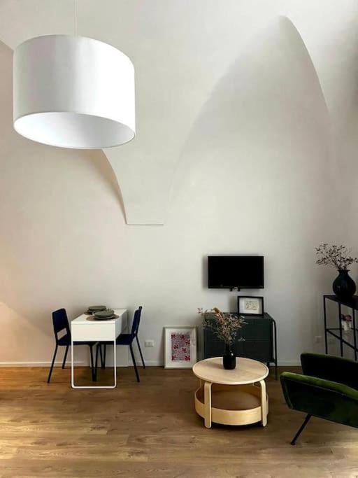 La finestra su Chiaia Apartment in Naples