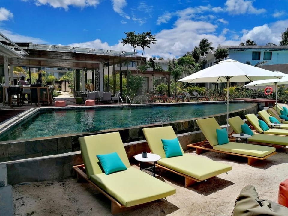 Day, Swimming pool, Swimming pool, sunbed