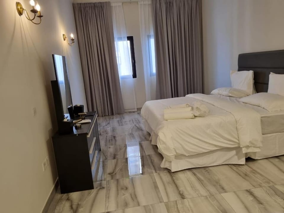 Bed, TV and multimedia, Bedroom