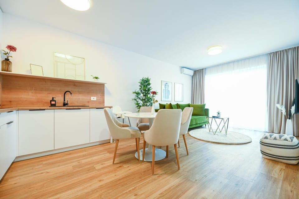 Kitchen or kitchenette, Living room, Seating area, Dining area