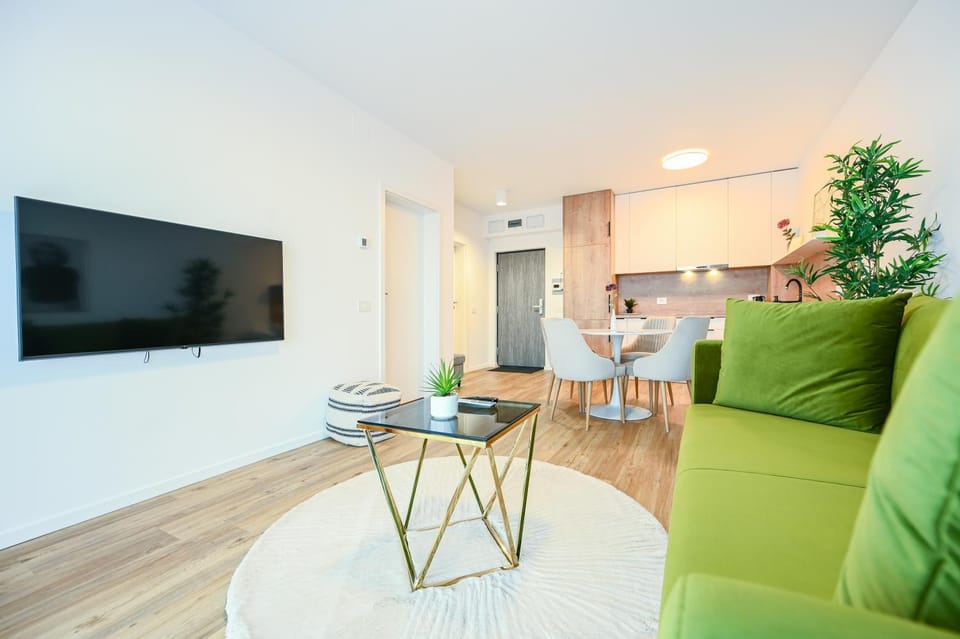 TV and multimedia, Kitchen or kitchenette, Living room, Seating area, Dining area