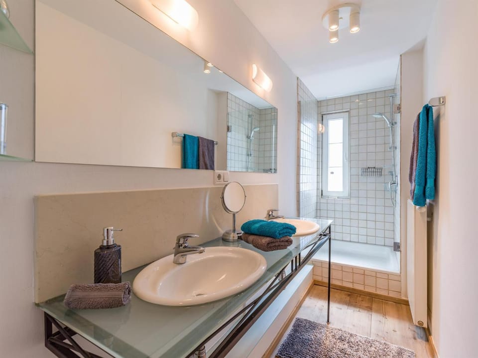 Bathroom, towels