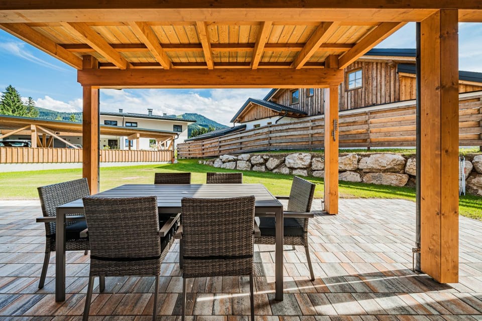 View (from property/room), Balcony/Terrace, Dining area
